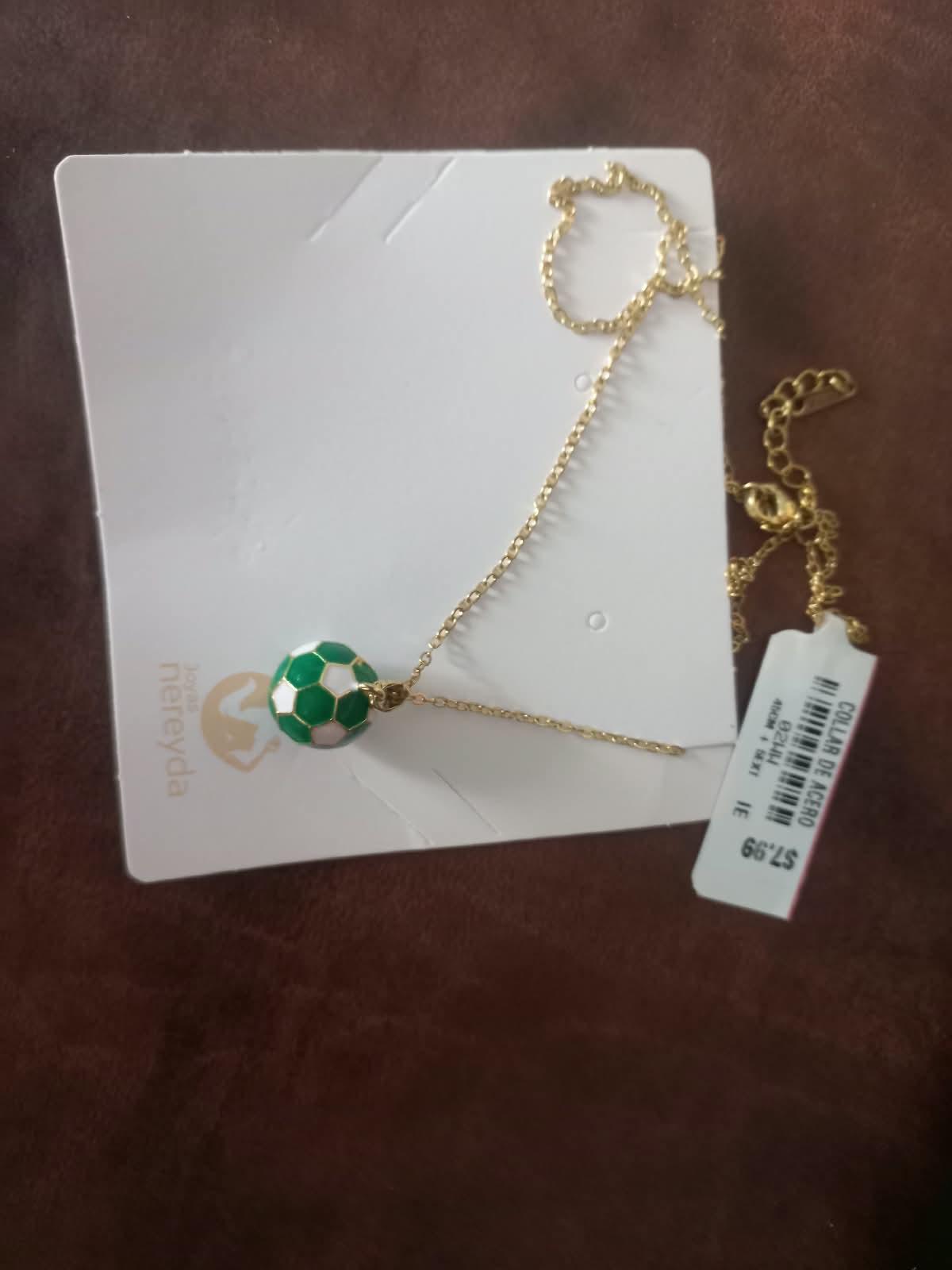 Collar Dorado con Balón de Fútbol ⚽💚