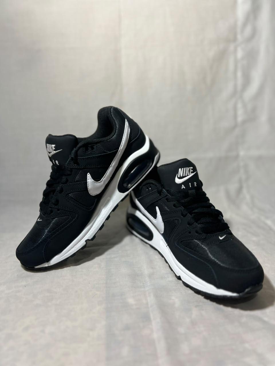 Zapatos Nike Air Max Negras con Blanco – Estilo Urbano