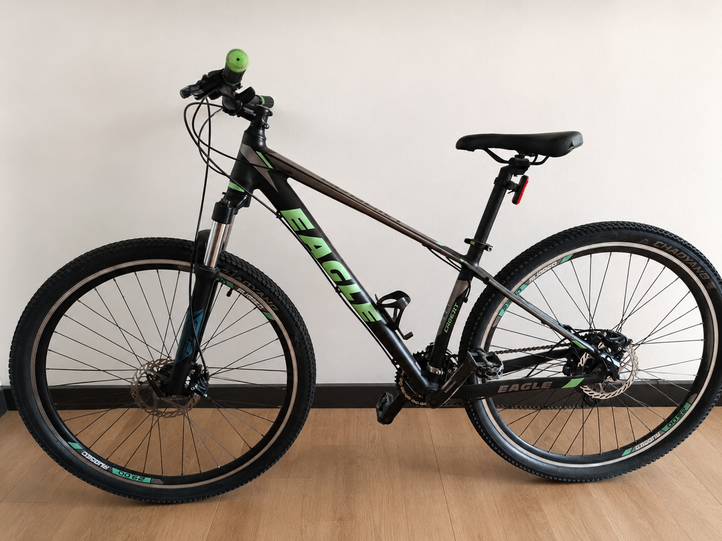 Se vende Bicicleta MTB cuadro de aluminio EAGLE